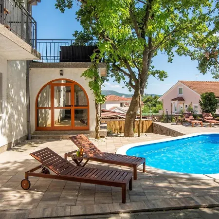 Noveanni By Interhome