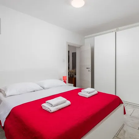 Noveanni By Interhome Kornic