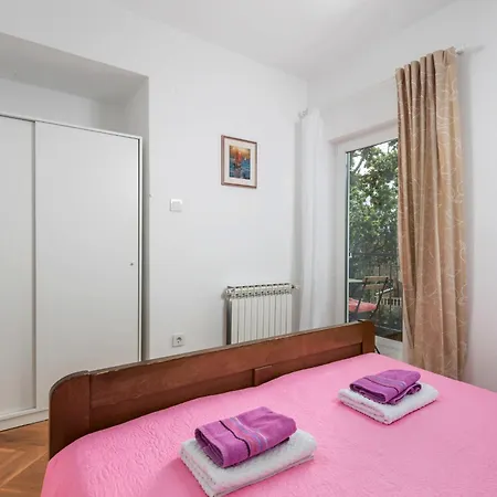 Noveanni By Interhome Kornic