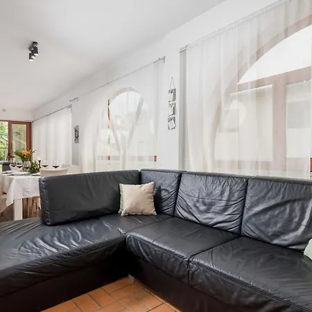Noveanni By Interhome