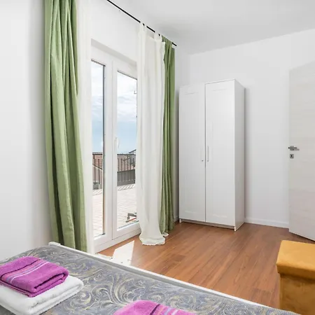Noveanni By Interhome * Kornic