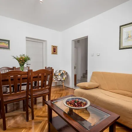 Noveanni By Interhome Kornic