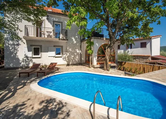 Noveanni By Interhome Kornić