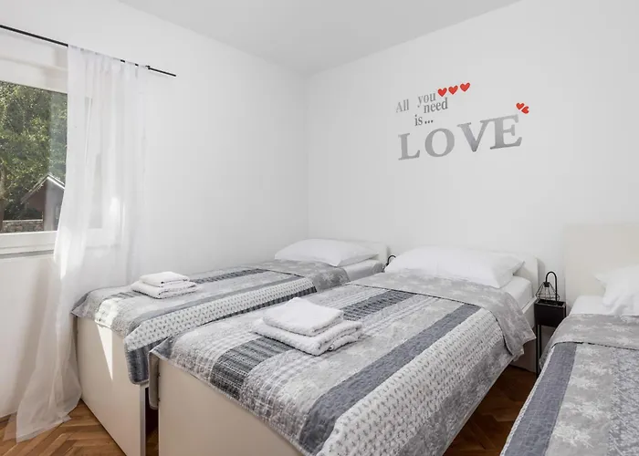 Noveanni By Interhome